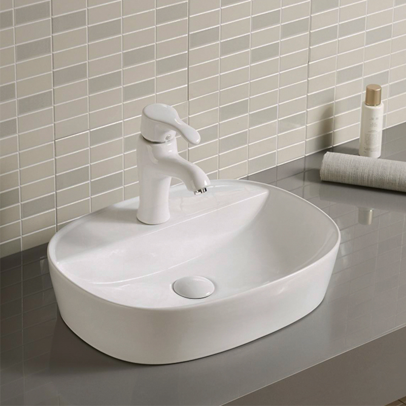 Lavabo de baño blanco con orificio para grifo